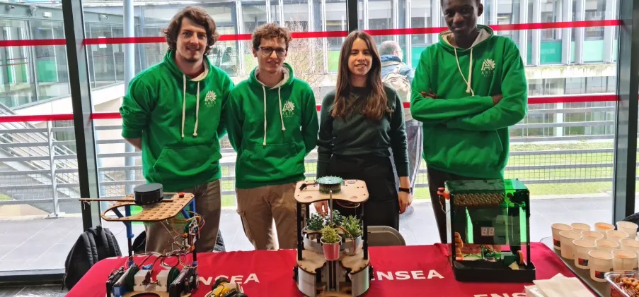 Nos étudiants se préparent pour la Coupe de robotique aux côtés d'Elsys Design !